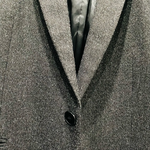 Like New Classic Guess Blazer - Picture 4 of 6